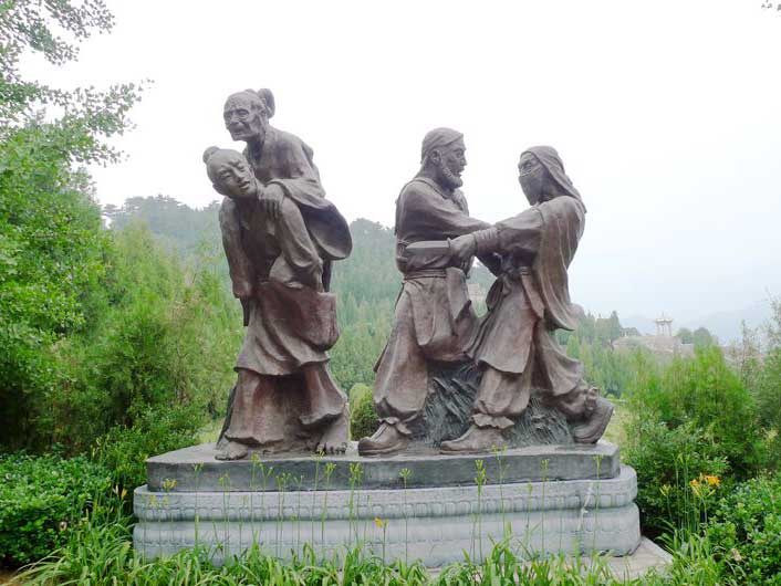 二十四孝雕塑之行佣供母.jpg